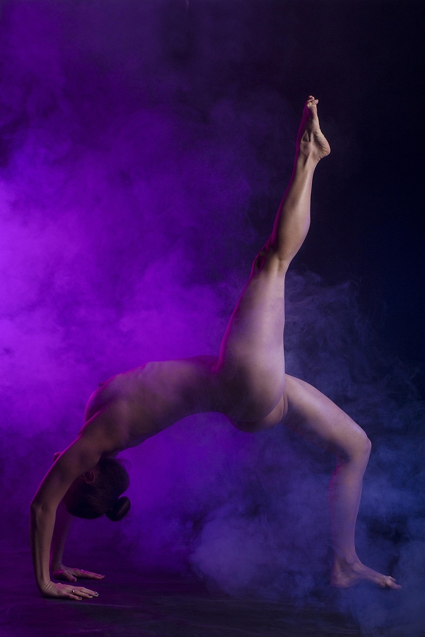 service-03 people, woman, yoga, adult, girl, art, young, beauty, portrait, model, artistic, fitness, sports, flexibility, flexible, lilac fitness, lilac yoga, lilac art, lilac beauty, lilac model, lilac portrait, lilac workout, lilac sports